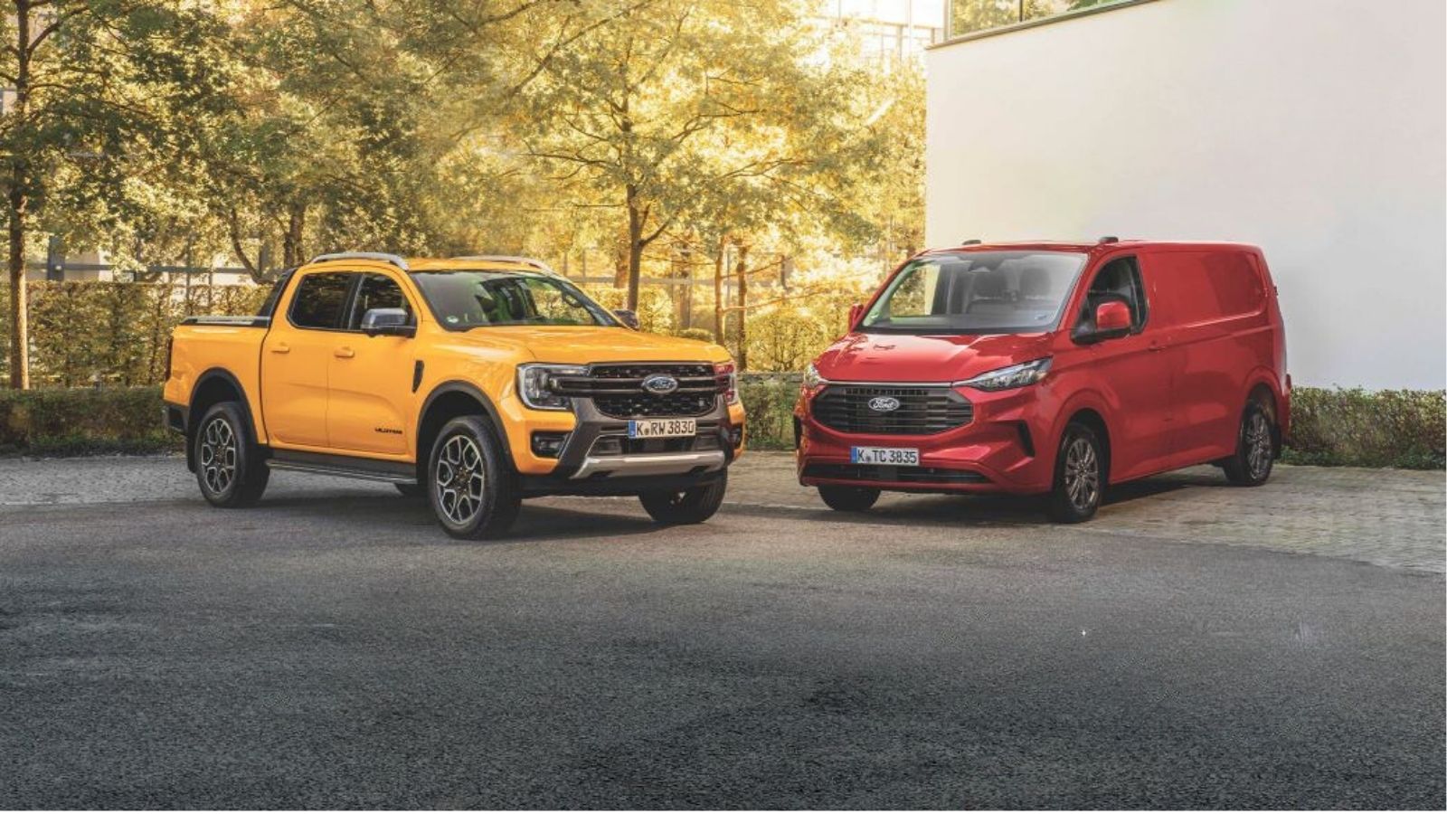 Choosing Between Commercial Vans and Pickup Trucks for Business Use